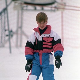 Princ William coby osmiletý na rodinné dovolené v rakouských Alpách v dubnu 1991.