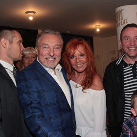 Zpěvačka Marcela Holanová byla dlouholetou kolegyní zpěváka Karla Gotta.