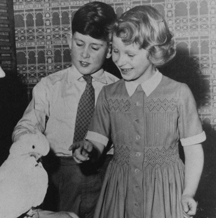 Princ Charles se sestrou Anne v roce 1958.