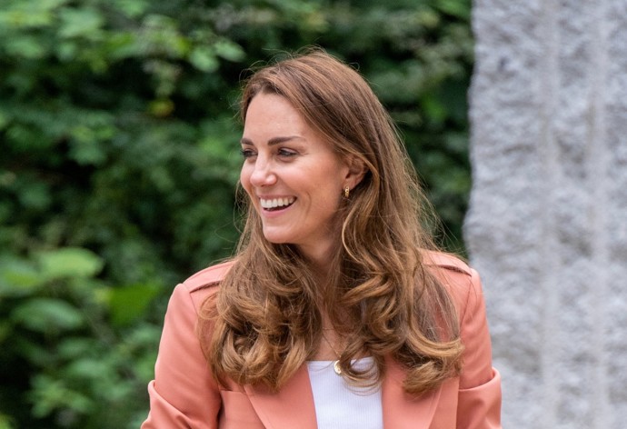 Krásné zaoblené konce patří k úpravě střihu do písmene U. Kate Middleton sluší snad všechny úpravy vlasů. 