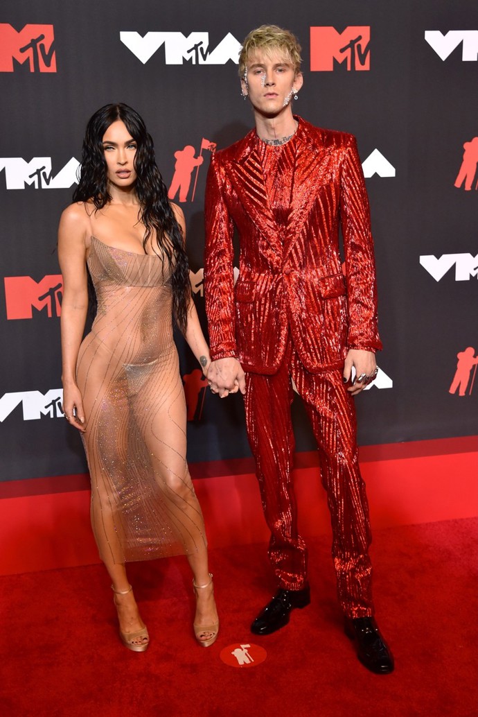 Pár je extravagantními modely vyvolávajícími patřičný ohlas doslova proslulý. Takto si vyrazili na udílení cen MTV v roce 2021.