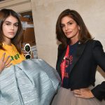Jako vejce vejci jsou si podobné modelky Cindy Crawford (57) a Kaia Gerber (21). Mámu od dcery odlišuje snad jen Cindyina ikonická piha nad horním rtem.
