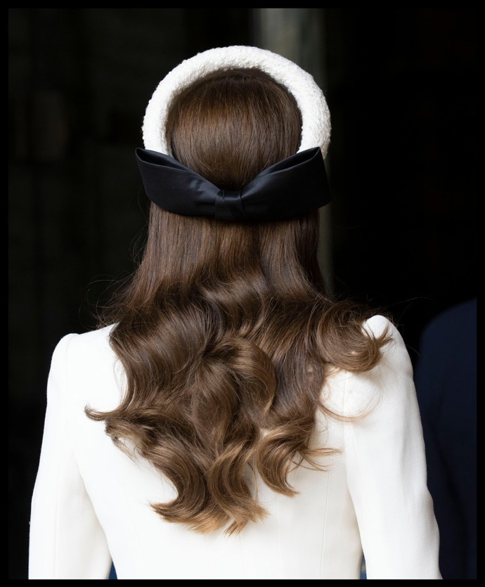 Nádherné písmeno U na vlasech Kate Middleton. 