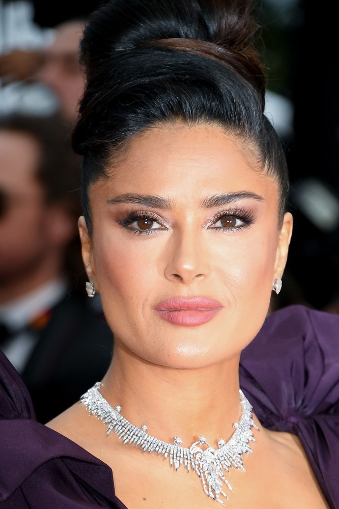 Mexická herečka Salma Hayek se vzdor pěti křížkům na krku chlubí obličejem bez jediné vrásky. Nestojí za tím ale botox, jak by se na první pohled mohlo zdát. Ten totiž tmavovlasá kráska striktně odmítá.