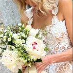 V červnu letošního roku si vzala o rok staršího kolegu Billyho Crudupa, s nímž chodila od roku 2017.