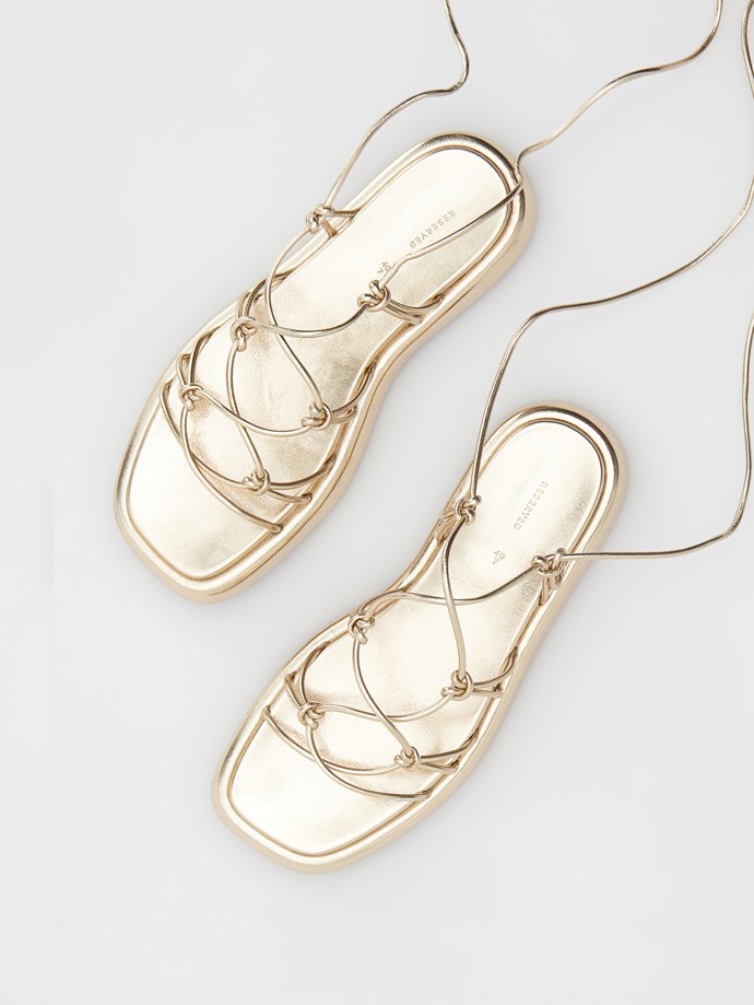 Zlaté šněrovačky. (Reserved, 999 Kč)