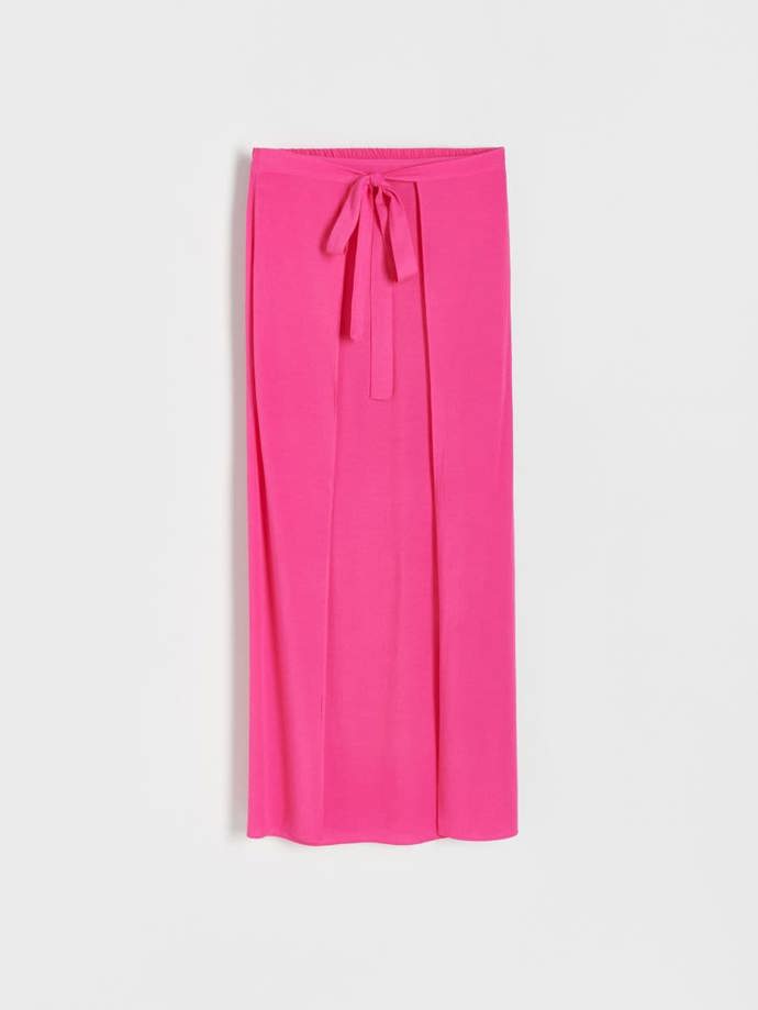 Úpletová maxi sukně se zavazováním. (Reserved, 599 Kč)