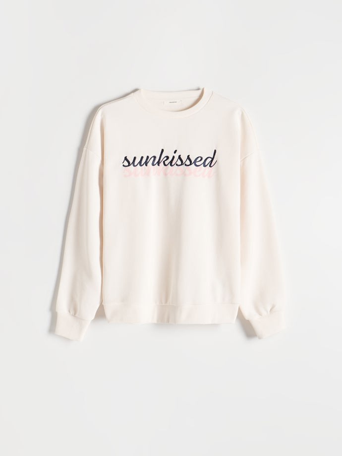 Popisky sluší i mikinám. A za pár týdnů se budou hodit. (Reserved, 659 Kč)