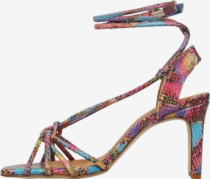 V hadím dézenu a pestrých barvách. (Scalpers, 2 899 Kč)