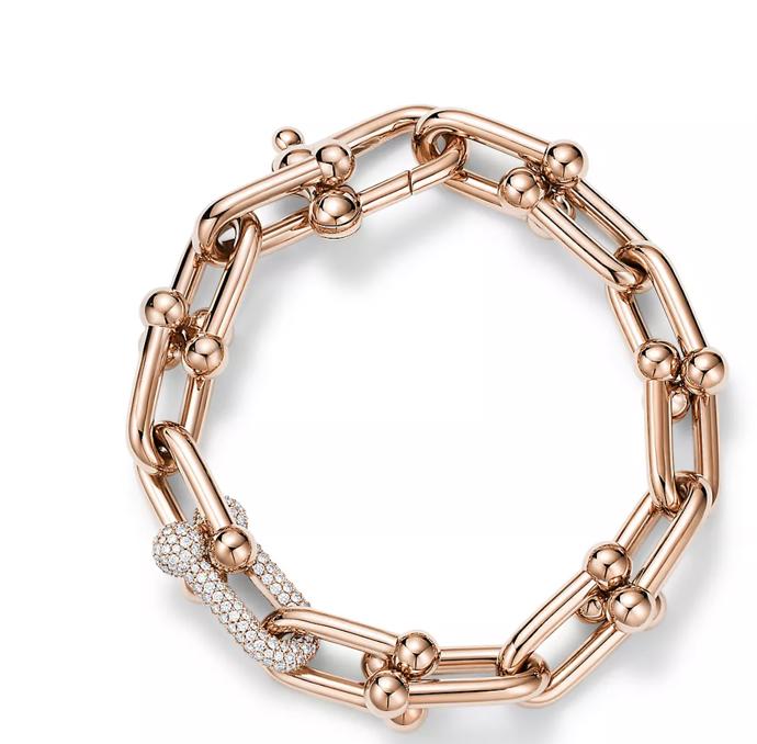 Masivní řetěz najdete i mezi luxusními šperky značky Tiffany&Co. (cena na vyžádání)