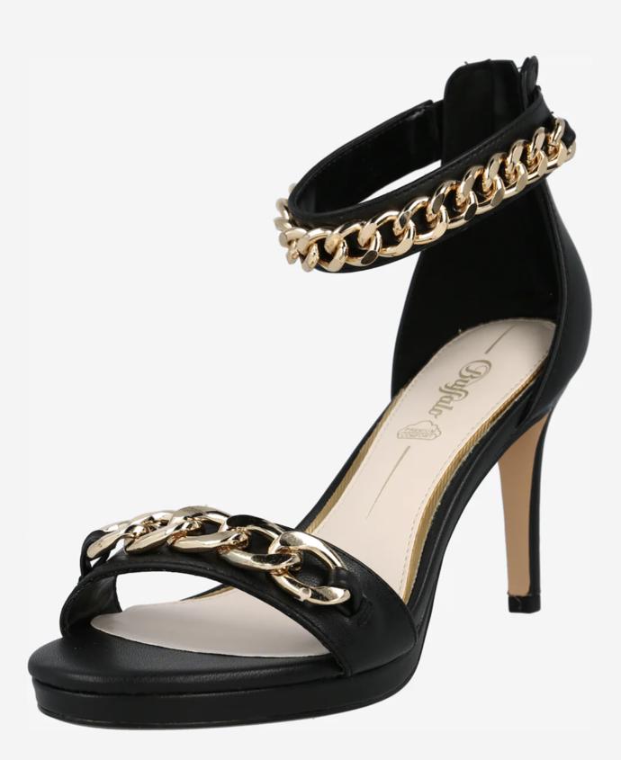 Variantu od značky Buffalo zdobí řetízek na pásku kolem kotníku. (1 399 Kč)