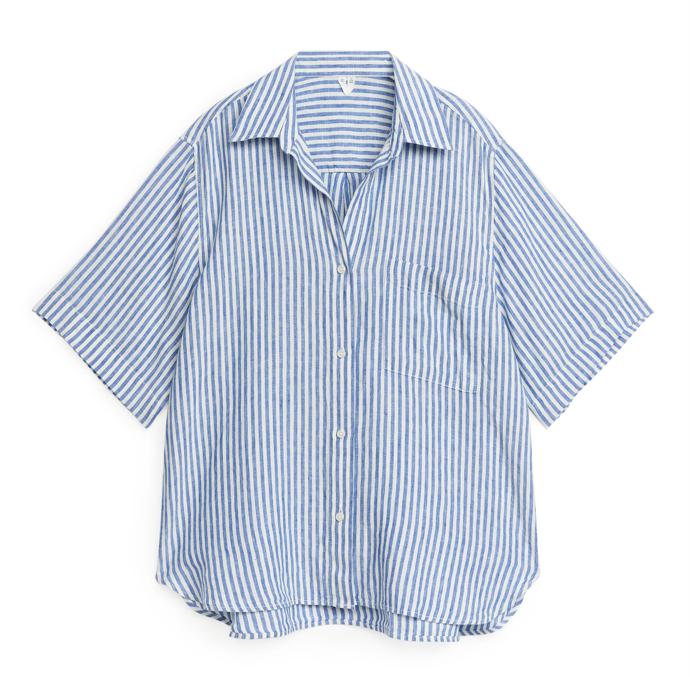 Lněná košile (Arket, 1 690 Kč)