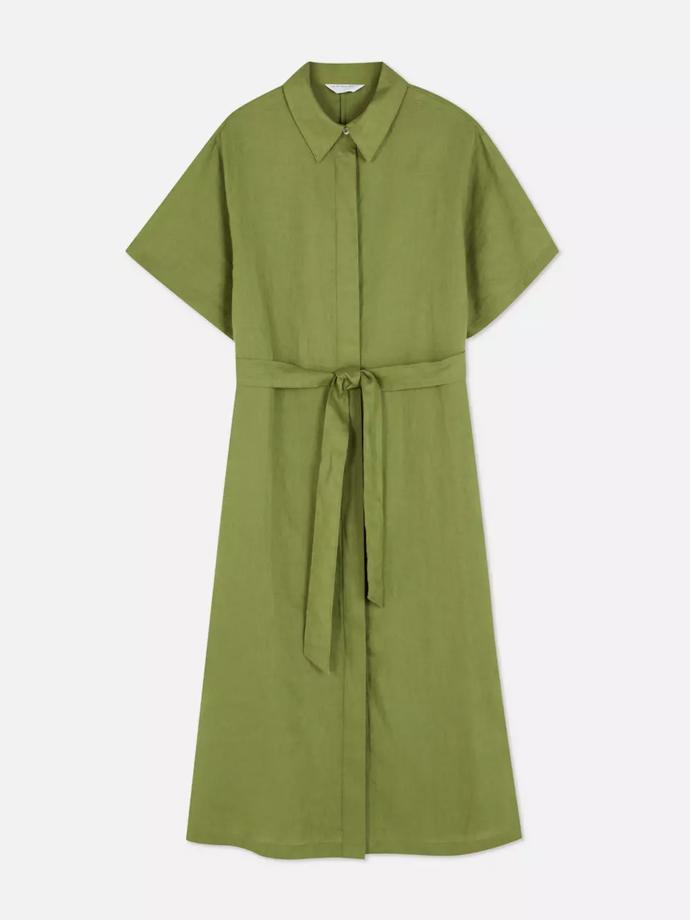 Stejně jednoduché, jen vyzbrojeny límečkem a přinechanými rukávy. (Košilové šaty, Primark, 640 Kč)