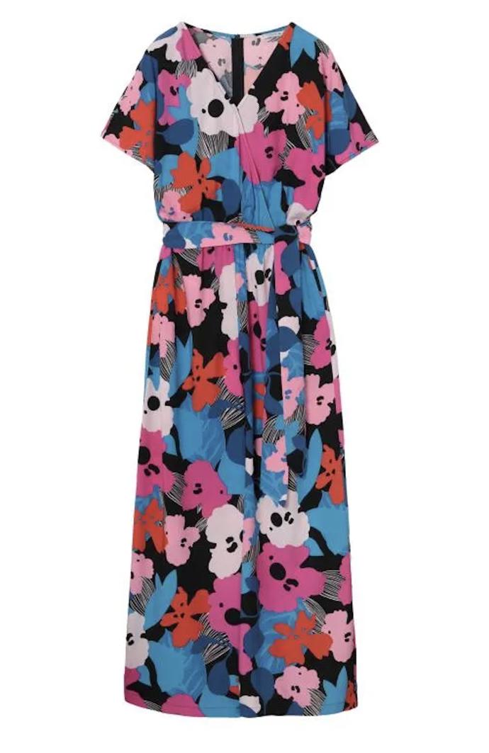 Pokud se vám výrazné vzory líbí, je pro vás jako stvořený pohodlný overal. Značka jej nabízí až do velikosti XL. (Tatuum, 3 299 Kč)