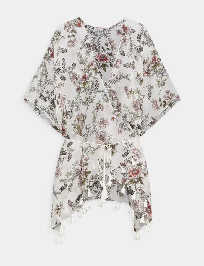 Vzorovaná tunika s vázačkou může posloužit jako plážový doplněk i jako plnohodnotný kousek letního šatníku. (Anna Field, 480 Kč)
