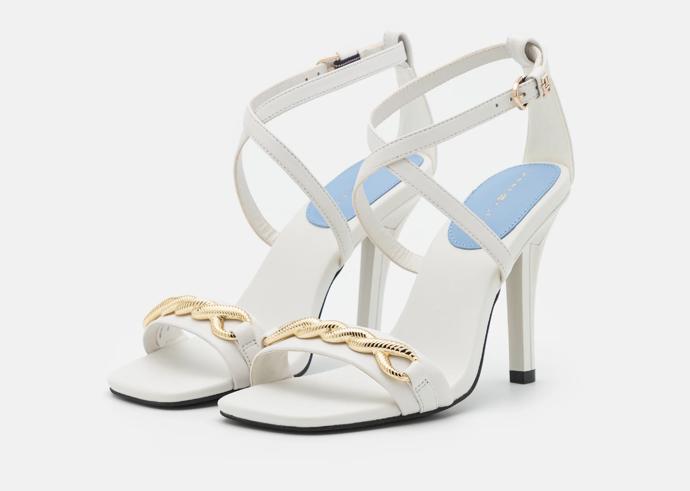 Subtilní detail na sandálcích Tommy Hilfiger. (2 850 Kč)