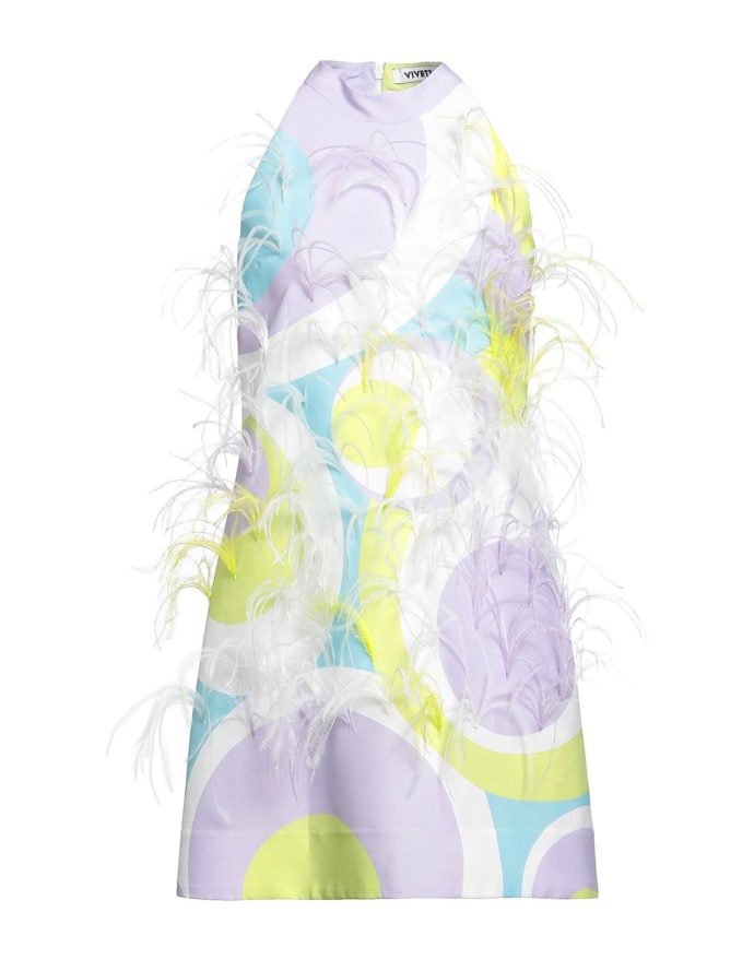 Šaty s geometrickými vzory zdobené peřím. (Vivetta, 8 790 Kč)