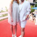 Kamarád Josef Mádle zase zvolil neformální světlý oblek.