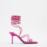 S dlouhatánskými tkaničkami. (Zara, 599 Kč)