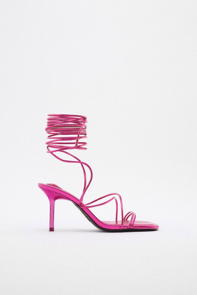 S dlouhatánskými tkaničkami. (Zara, 599 Kč)