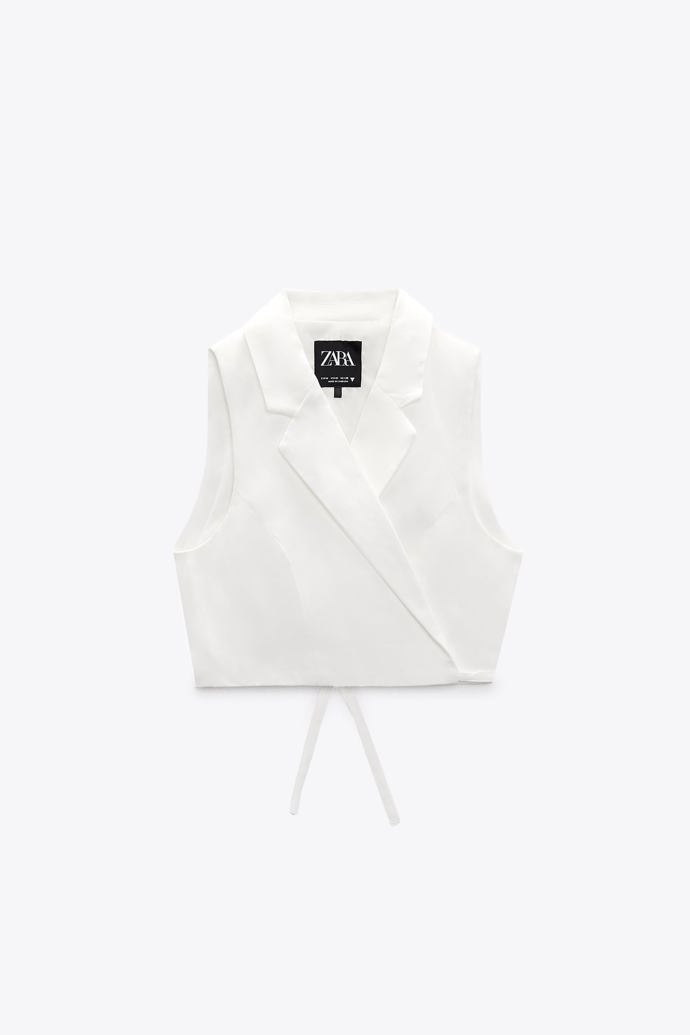 Klasické zapínání může vystřídat zavinovací prvek. (Zara, 699 Kč)