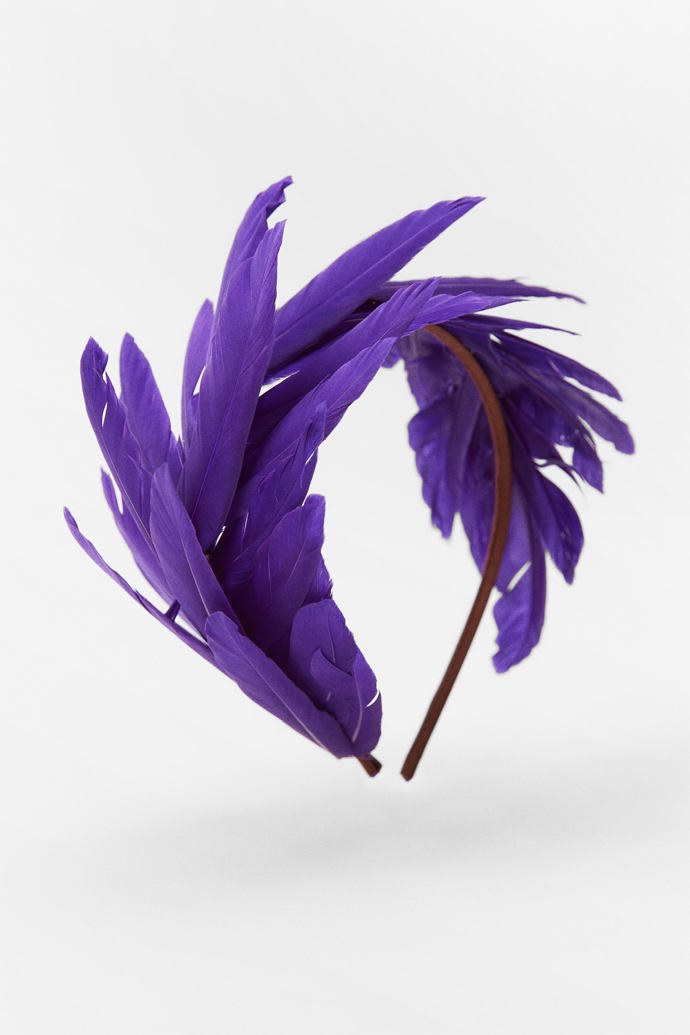 Čelenka do vlasů. (Zara, 699 Kč)