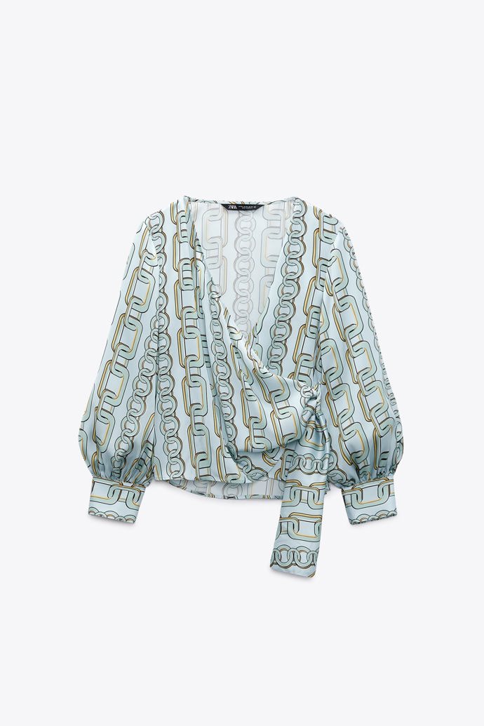 A můžou se objevit i ve formě potisků. (Zara, 399 Kč)