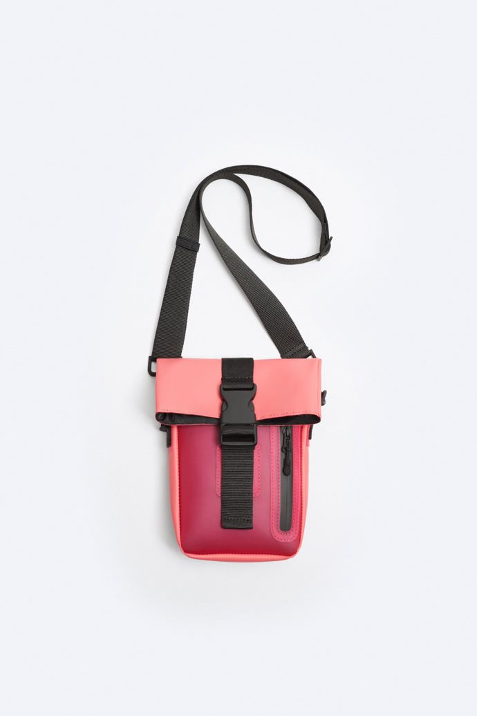 Neunikly ani doplňky. (Zara, 899 Kč)