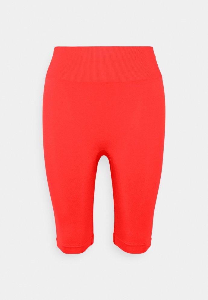 Cyklo šortky. (Arket, 999 Kč)