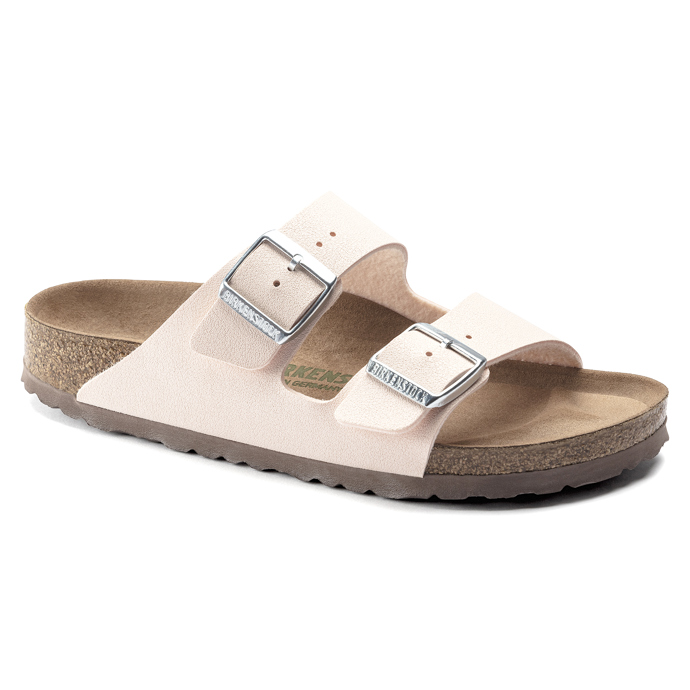 Nedostalo se na vás? Můžete si pořídit téměř totožný kousek. (Birkenstock, 2 520 Kč)