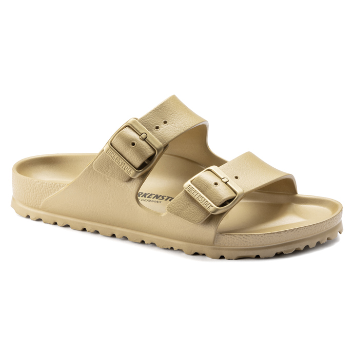 Firma Birkenstock ale nabízí i dostupnější, tzv. plážovou variantu oblíbeného modelu Arizona. (Birkenstock, 1 260 Kč)