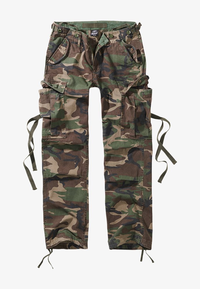 Klasické cargo kalhoty s pásky může zdobit i  neodmyslitelný camo dezén v army stylu. (Brand It, 1 149 Kč)