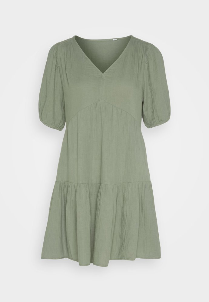 Podobný slušivý a nadčasový střih nabízí také značka GAP. (1 490 Kč)