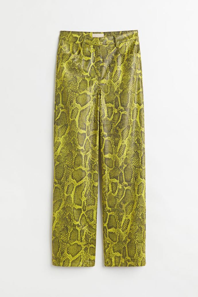 Koženkové kalhoty se zvířecími motivy. (H&M, 1 299 Kč)