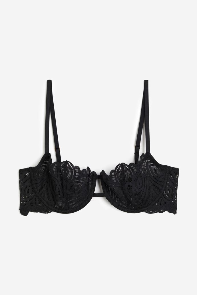 Pokud nestojíte o příliš objemu, zkuste balkonetku bez výztuží. (H&M, 599 Kč)