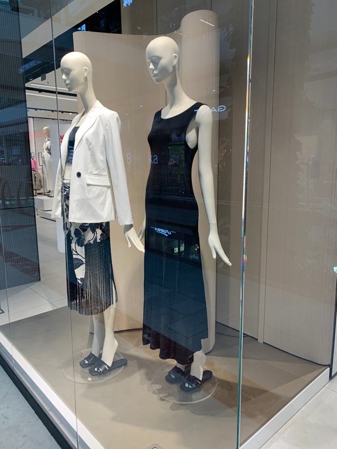 Na nákupech s Lifee.cz. První ohlasy podzimních kolekcí již zaznamenáte ve výlohách mnoha obchodů. (Reserved)