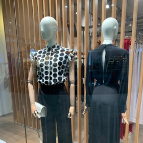 Výrazný vzor, který nestárne, to jsou puntíky. Jejich nepřehlédnutelný rozměr najdete v nové kolekci značky Benetton.