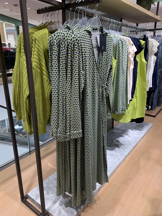 Brčálově zelená v nabídce značky Zero. (Peek & Cloppenburg)