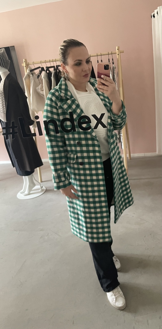 ... stejně krásně ale sedí i majitelkám plus size tvarů. To na vlastní kůži vyzkoušela zástupkyně šéfredaktorky Kristina Vodičková.