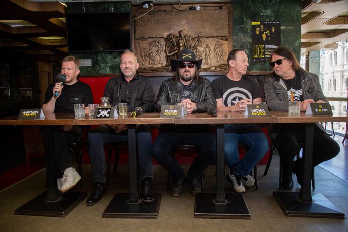 S kapelou Lucie David Koller i nadále koncertuje, věnuje se ale také své vlastní kapele Kollerband.