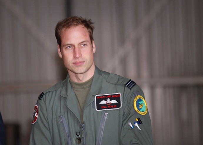 V roce 2011 se William oženil s dlouholetou přítelkyní Kate Middleton, současnou princeznou z Walesu. Na svatbě už bylo znát, že nejlepší dny princových vlasů jsou dávno fuč. Dokazuje to i tato fotka.