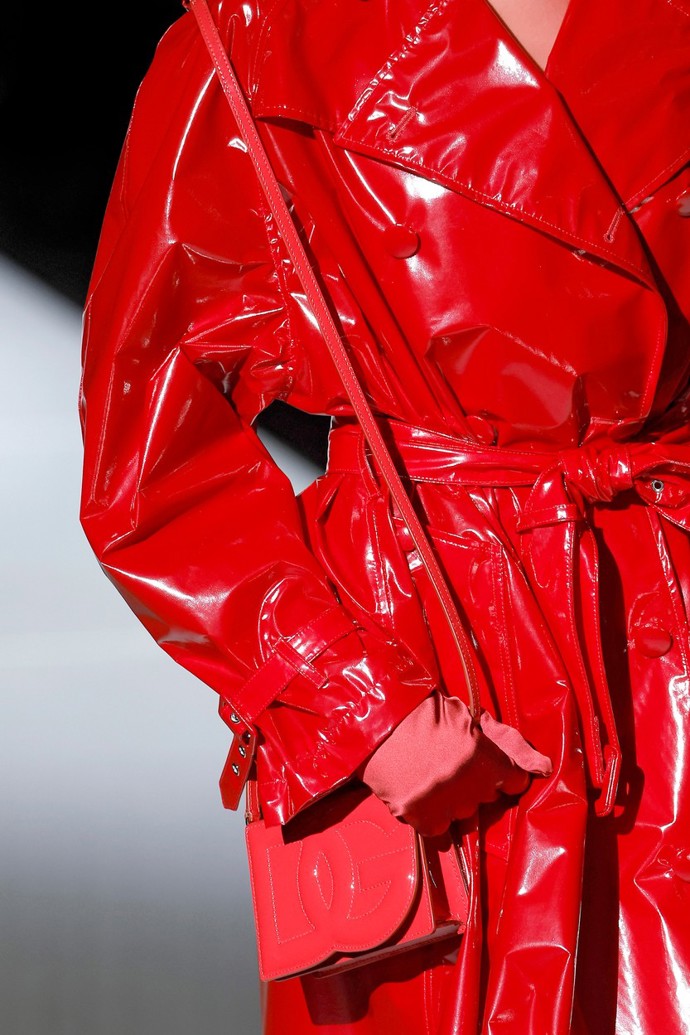 Trenčkot v rudém tónu - trend nadcházejícího podzimu. (Dolce&Gabbana)