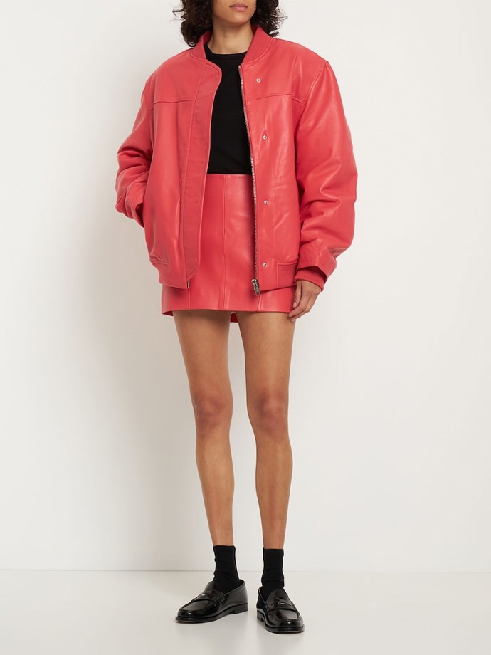 Kompetní outfit z kůže v podání značky Remain.