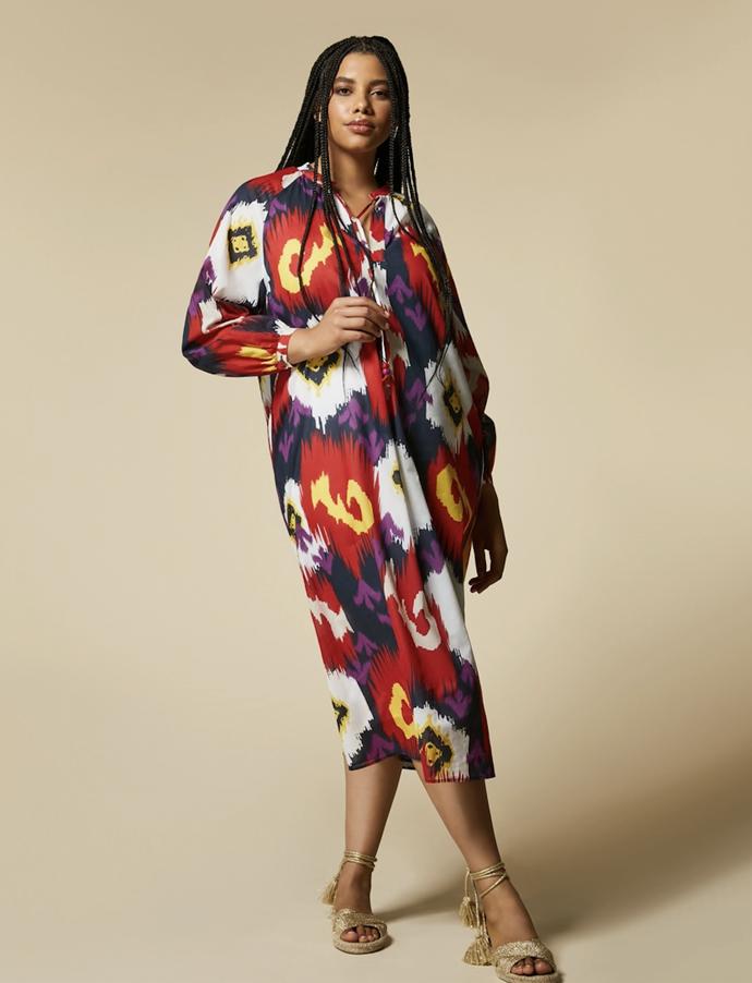 Neobvyklý hladký mušelín s výraznými motivy nabízí značka Marina Rinaldi v podobě neodolatelných letních šatů. (5 699 Kč)