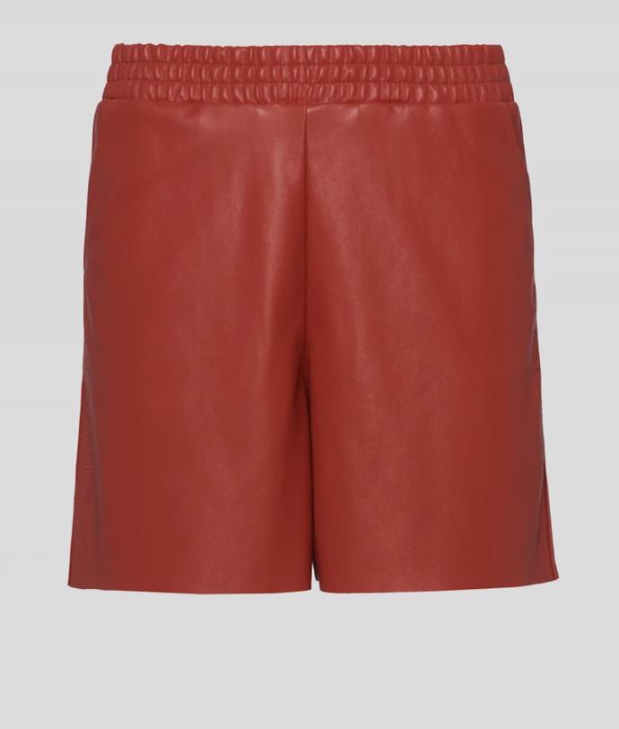 Kožené šortky. (Karl Lagerfeld, 5 890 Kč)