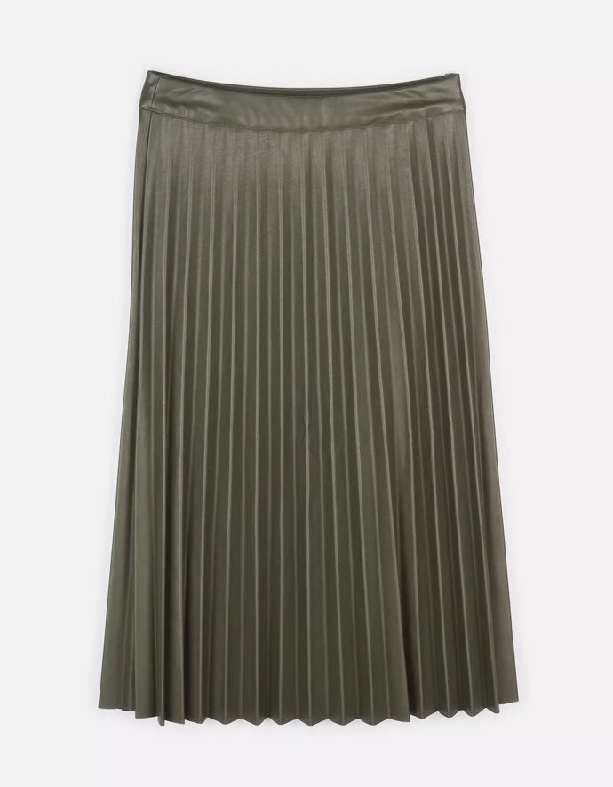 Plisovaná sukně z eko kůže. (Gate, 698 Kč)