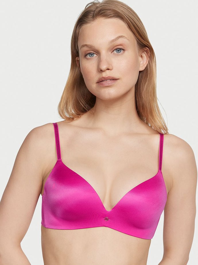 Klasický střih podprsenky  s push-up efektem. (Victoria's Secret, 1 100 Kč)