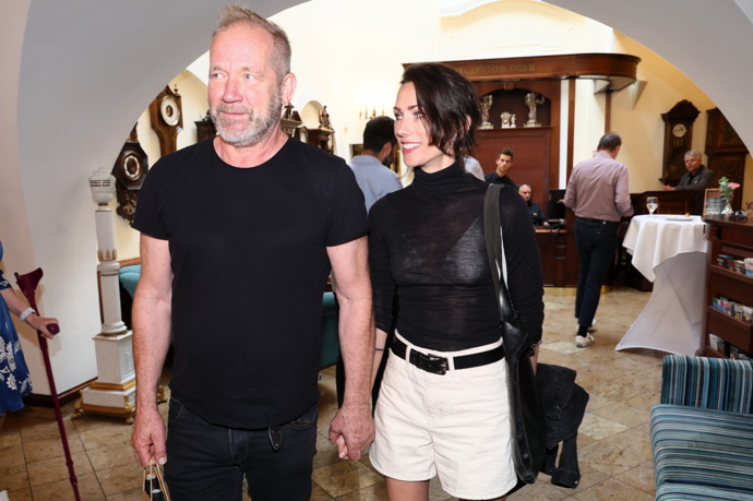 David Koller se svou třetí manželkou Annou, se kterou má nejmladšího tříletého syna Davídka. Společně se ruku v ruce objevili v pražském Cafe Mozart na křtu knihy jejich společného kamaráda.