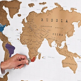 4. Stírací mapa. Je hitem už několikátý rok v řadě. Není divu. Vášnivým cestovatelům udělá pořádek v tom, jaké země už navštívili a na jaké si mohou brousit zuby.