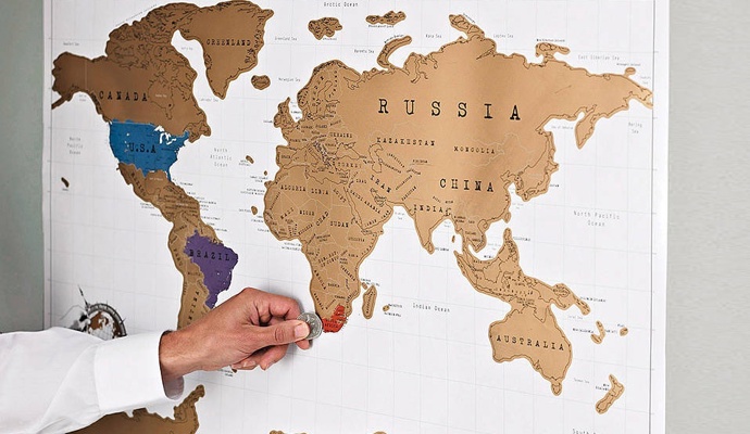 4. Stírací mapa. Je hitem už několikátý rok v řadě. Není divu. Vášnivým cestovatelům udělá pořádek v tom, jaké země už navštívili a na jaké si mohou brousit zuby.